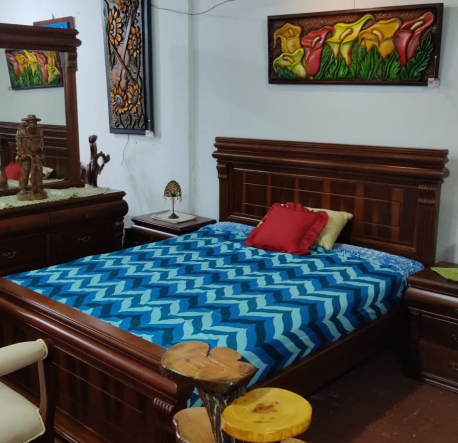 Dormitorio Clásico de Madera