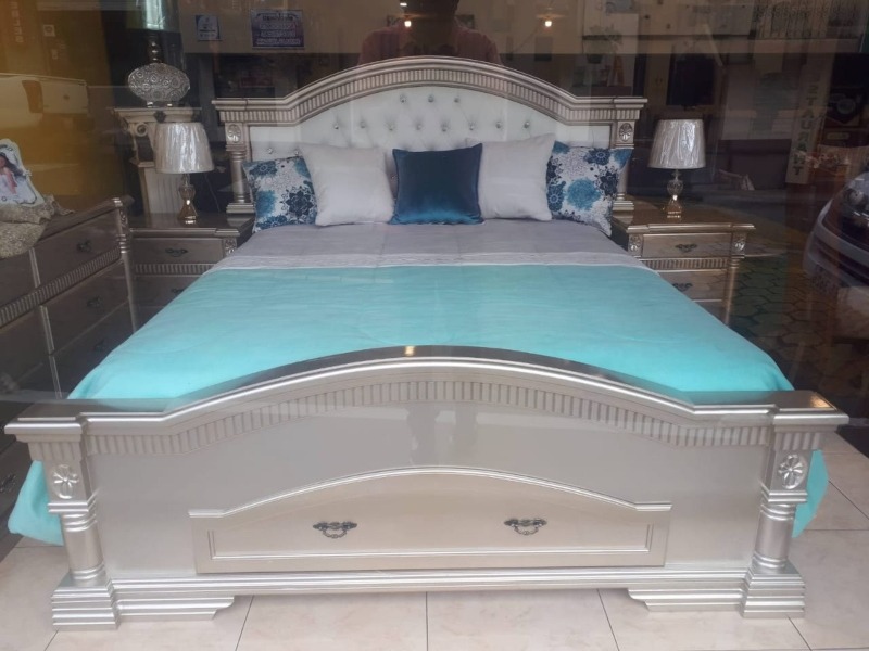 Dormitorio Plateado de Lujo